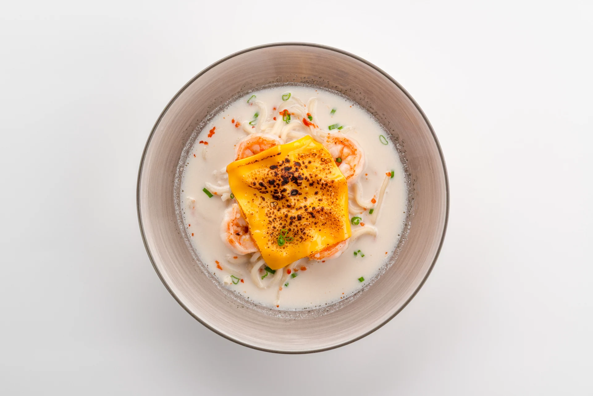 Krevetkali qaymoqli ramen