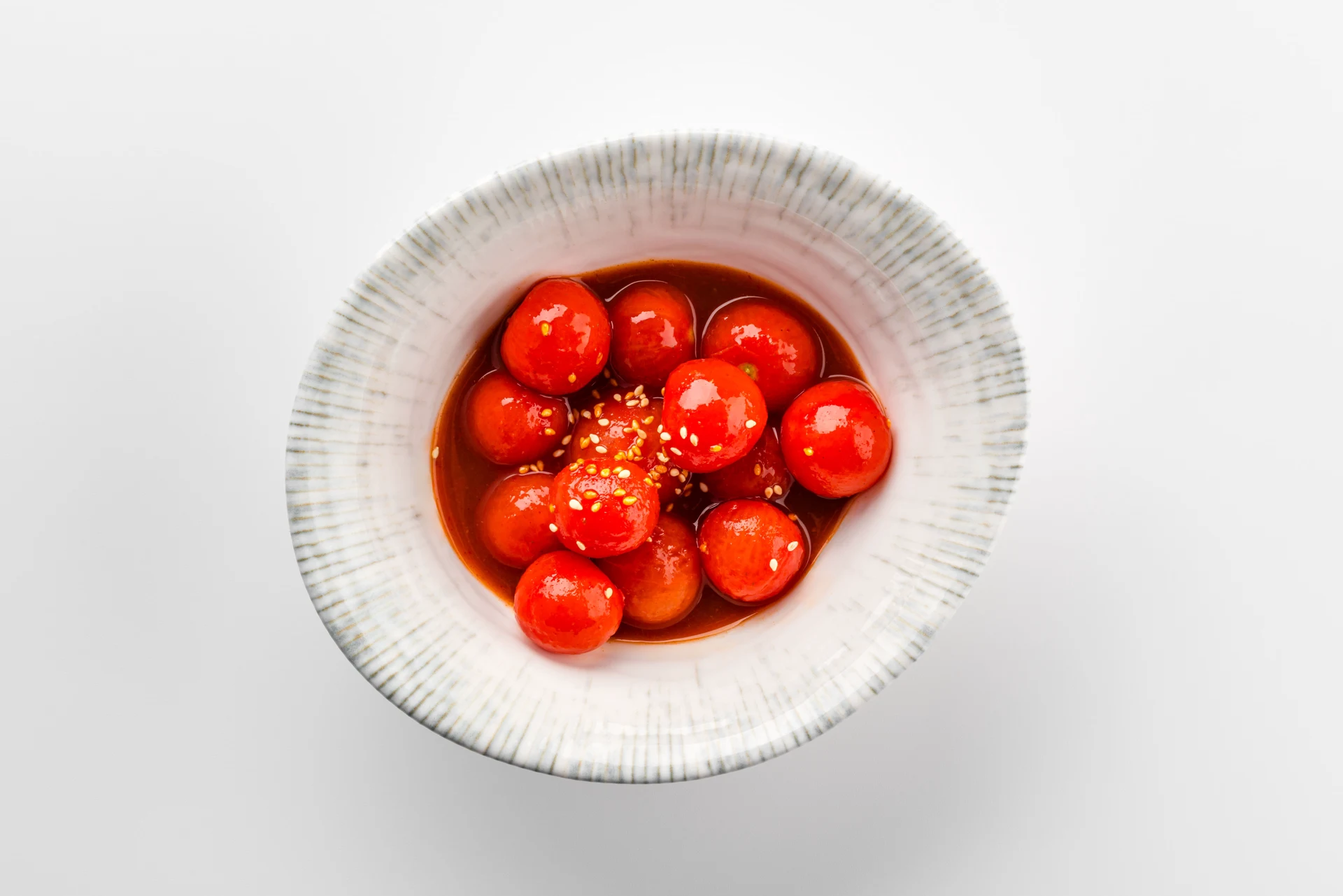 Cherry pomidorlar kimchi sousida